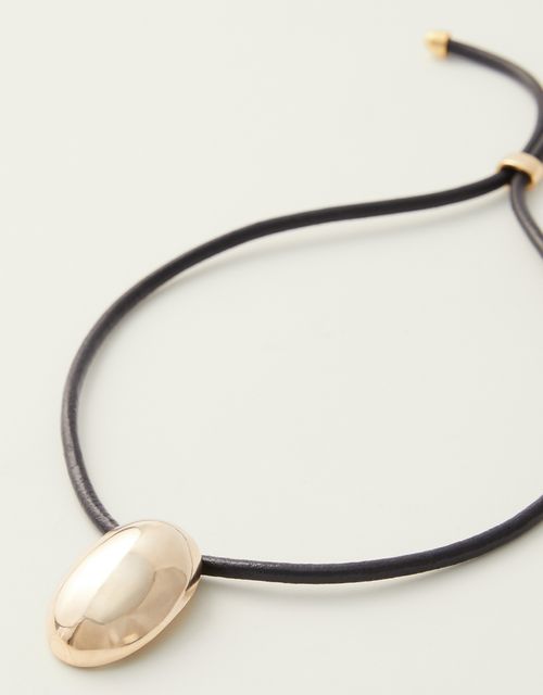 Adjustable necklace with oval pendant