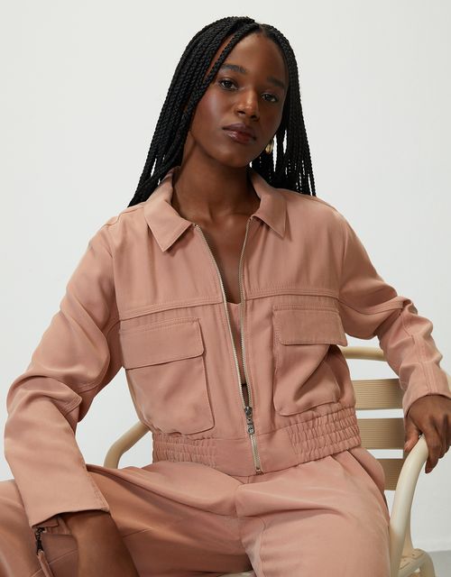 Loose jacket with pockets
