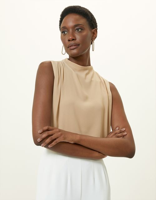 Sleeveless blouse with pleats