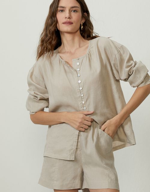 Scoop neck long sleeve blouse