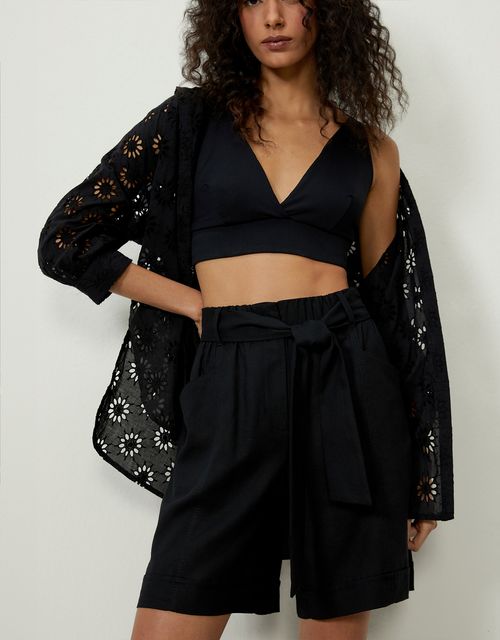 Shorts with elastic waistband