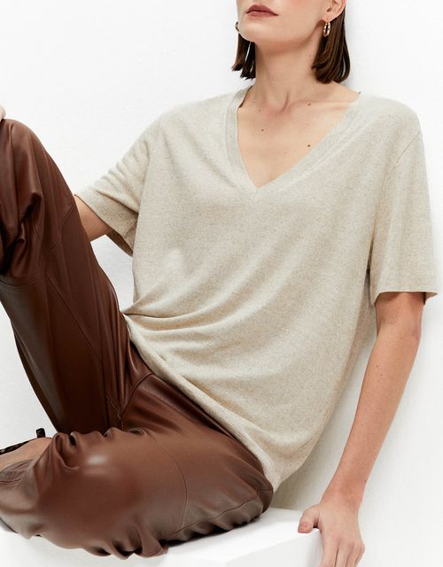 Basic v-neck t-shirt