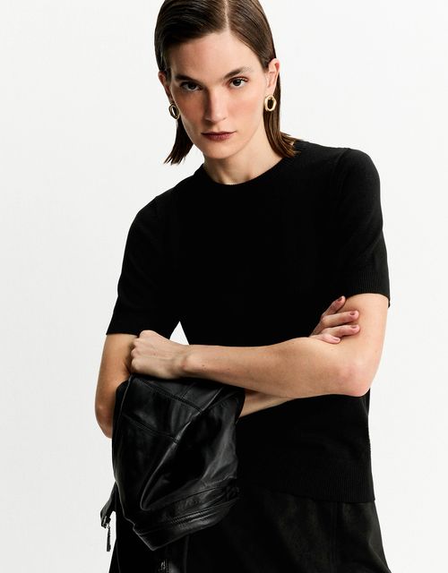 Basic black knit t-shirt