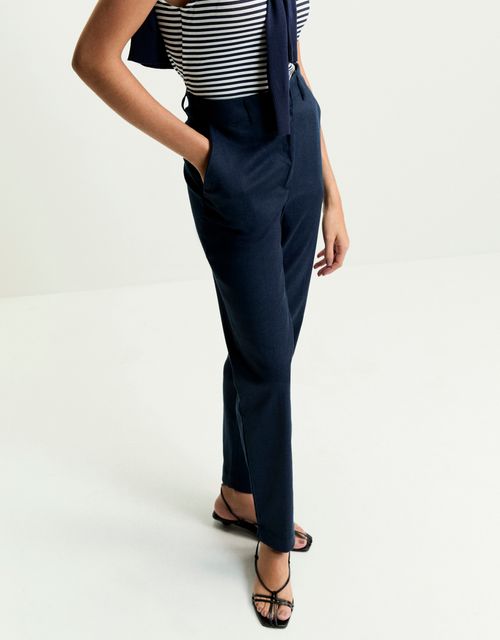 High-waisted pants with internal elastic