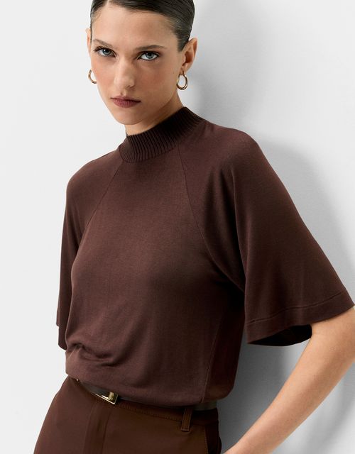 Knit pleated sleeve blouse