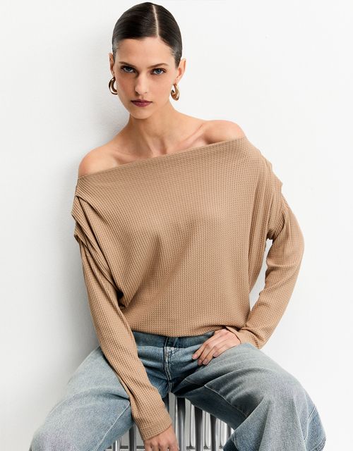 Pleated sleeve knit top
