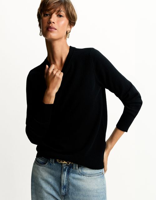 Cashmere crew neck knit blouse