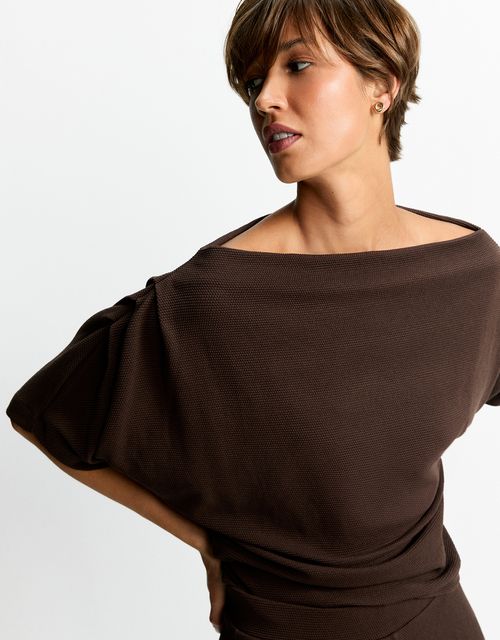 Pleated shoulder knit blouse