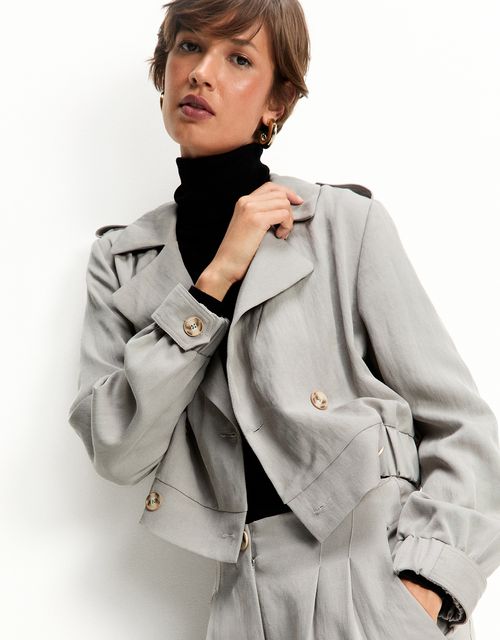 Short jacket with elastic hem
