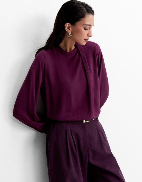 Blouse with collar detail