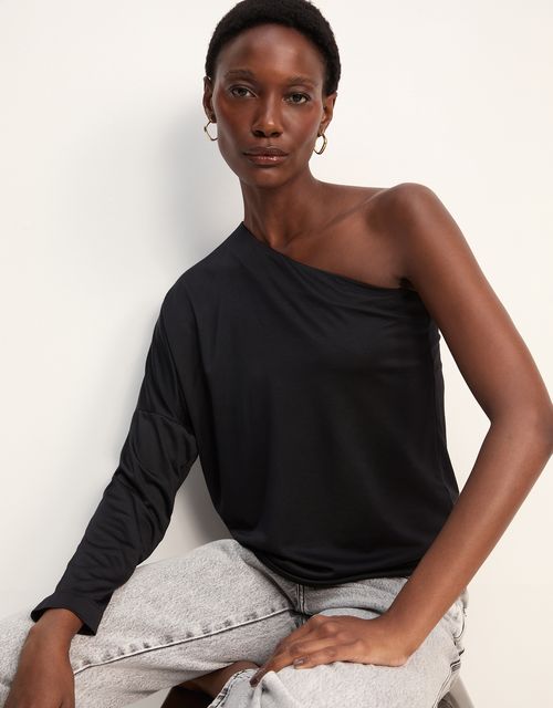 One-shoulder loose knit blouse