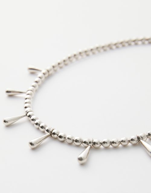 Short necklace with teardrop pendant