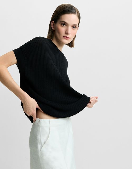 Elongated knit blouse