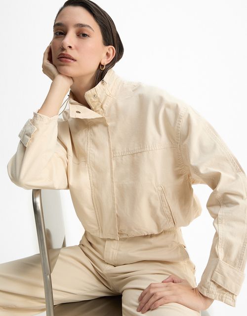 Bomber with zipper and regulator