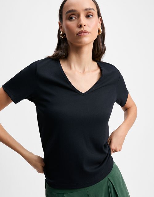 Ribbed v-neck black t-shirt