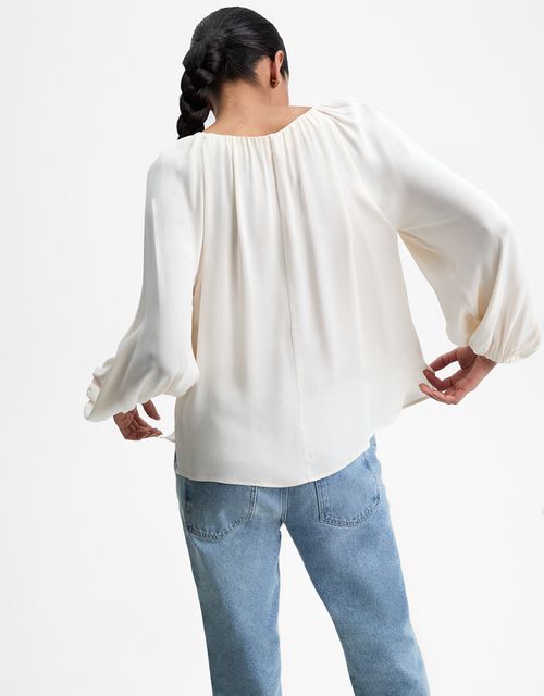 Long sleeve blouse with ruffles