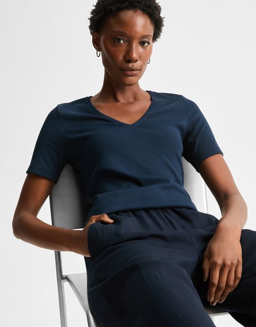 Ribbed v-neck blue t-shirt