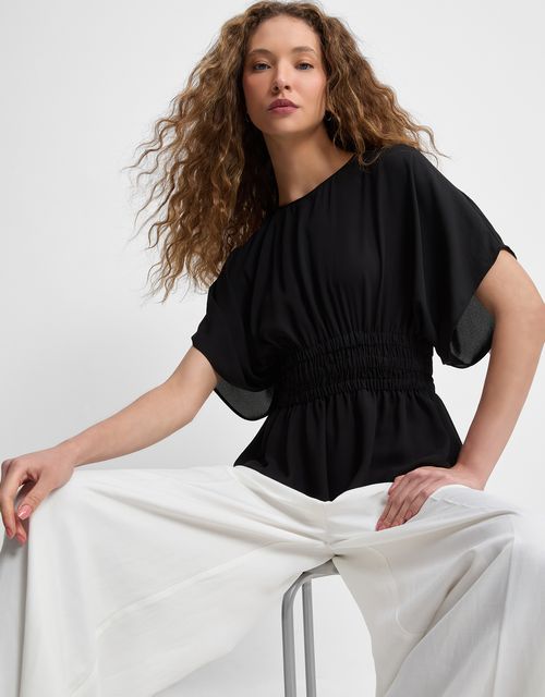 Loose blouse with pleats