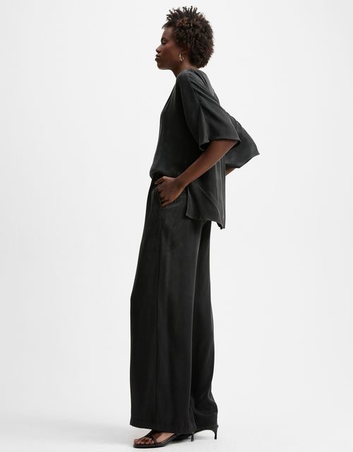 Straight pants with darts