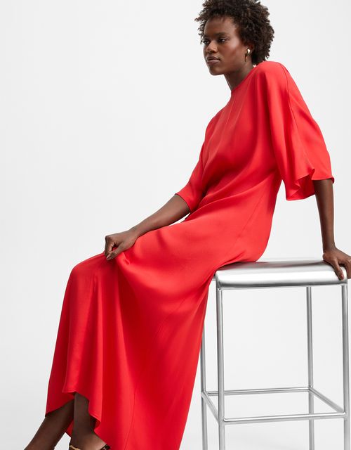 Straight dress with wide sleeves
