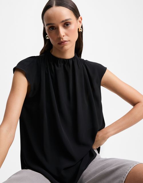 Elastic neckline blouse