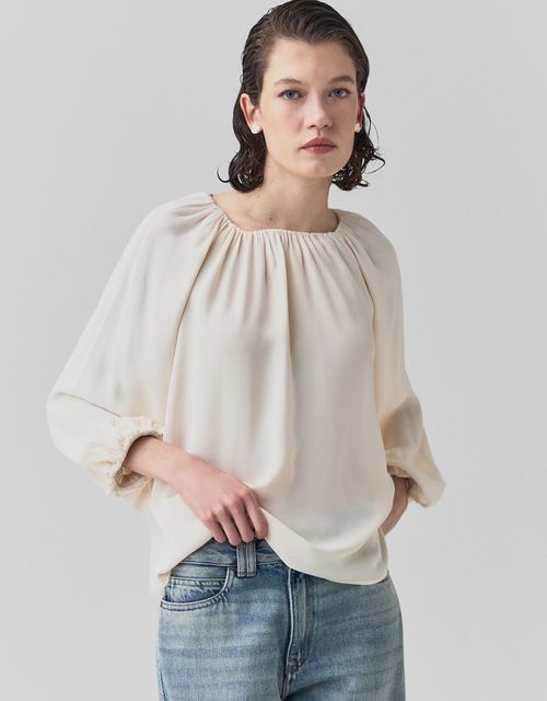 Long sleeve blouse with ruffles